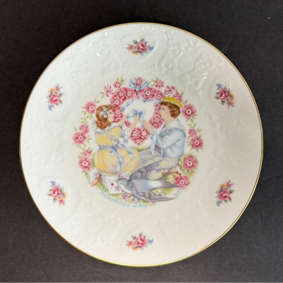 Vintage Valentine’s Day Royal Doulton 1977  Victorian  Collector Plate - Picture 7 of 7